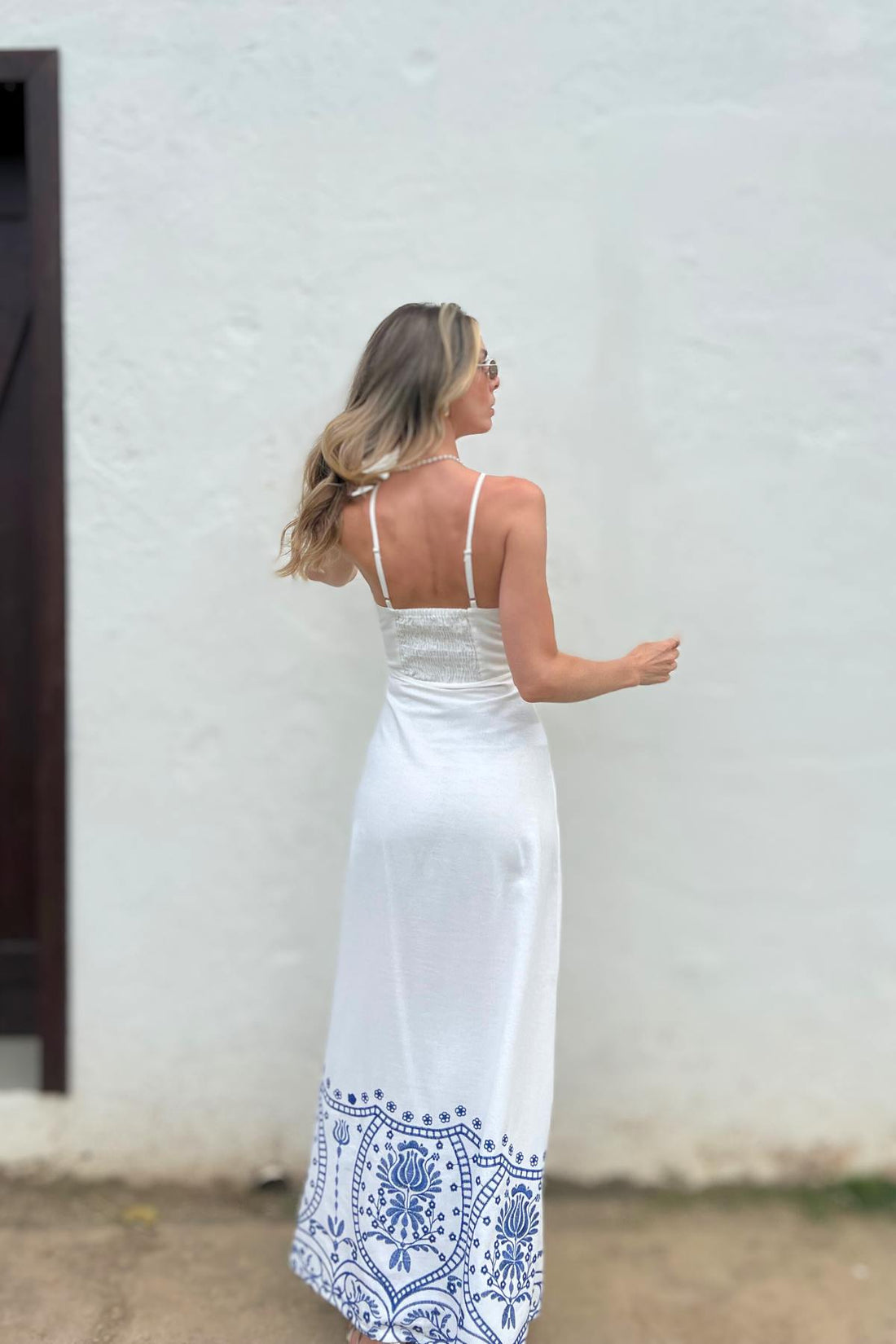 Vestido Longo com Busto Franzido e Bordado na Barra Kalina