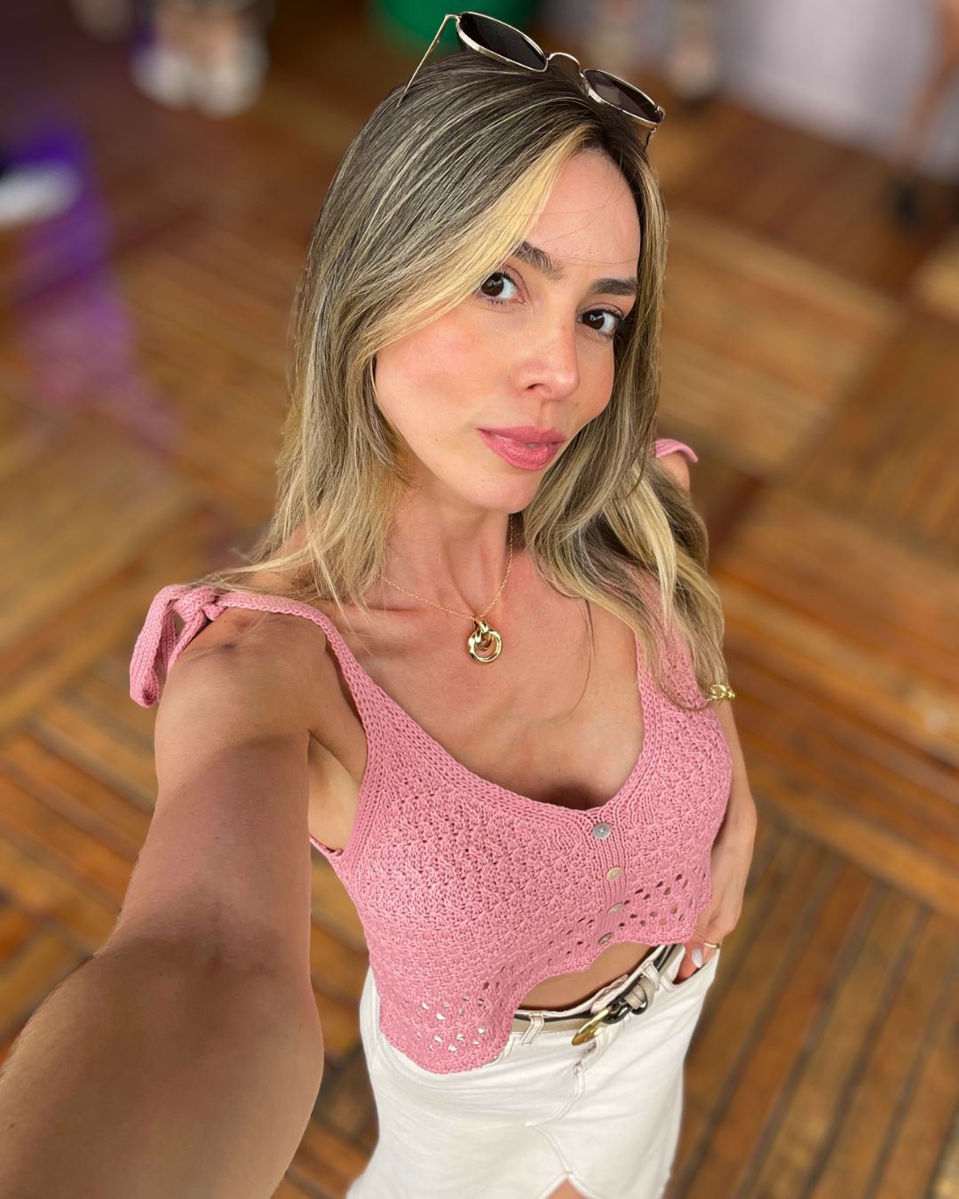 Top em Tricô com Botões e Alças de Amarrar Mel