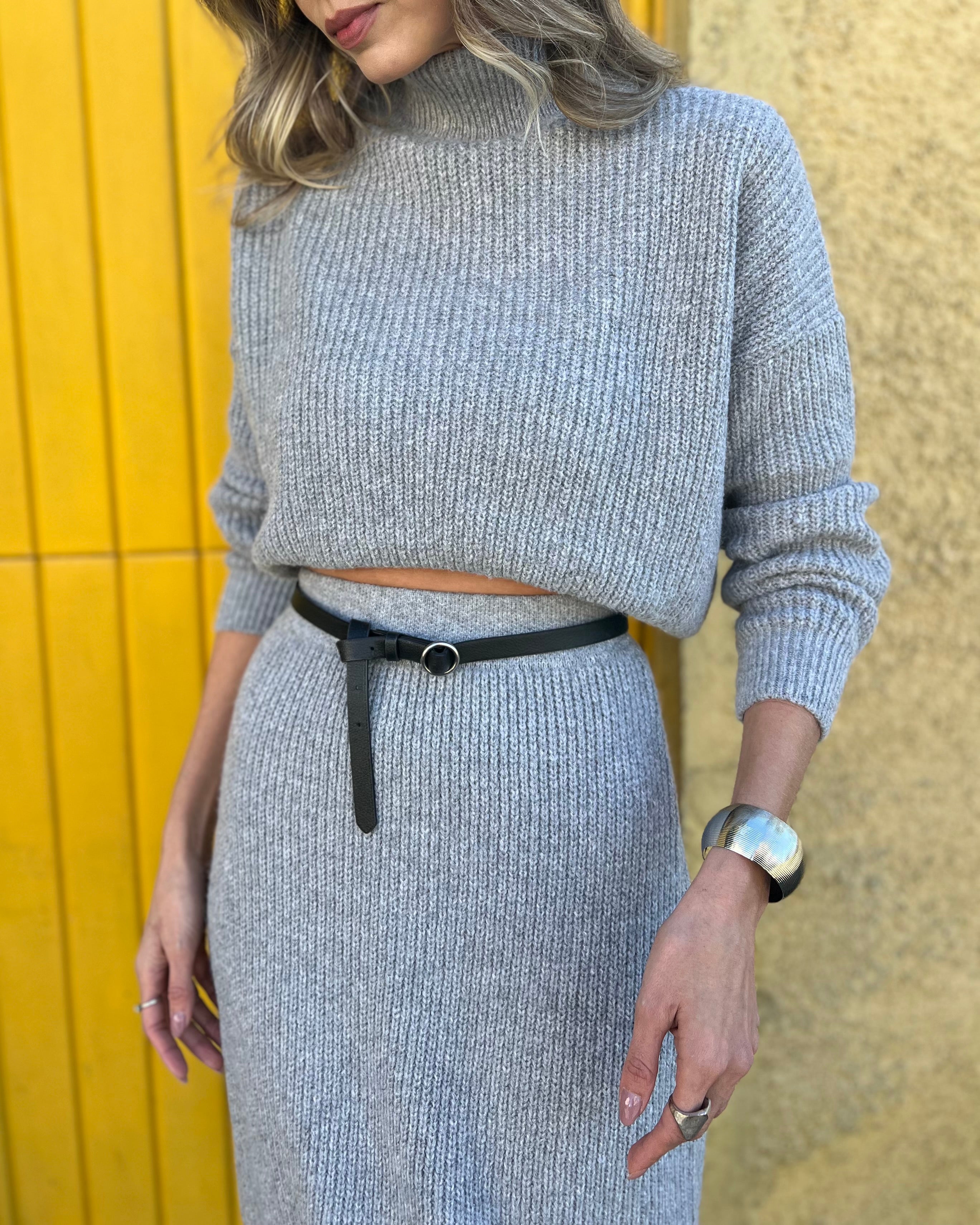 Conjunto Saia Midi e Trico Gola Alta