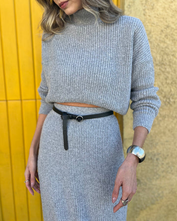 Conjunto Saia Midi e Trico Gola Alta