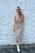 Vestido Midi Decote V e Alças Finas Betania