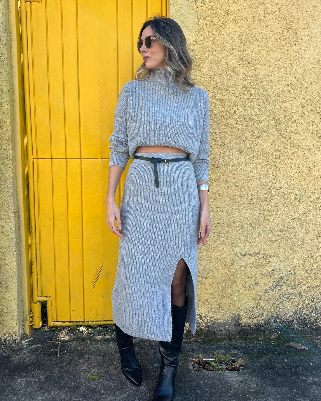 Conjunto Saia Midi e Trico Gola Alta