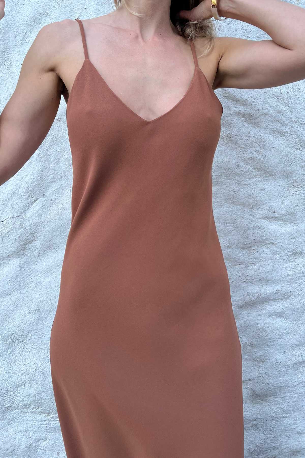 Vestido Midi Decote V e Alças Finas Betania