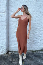 Vestido Midi Decote V e Alças Finas Betania