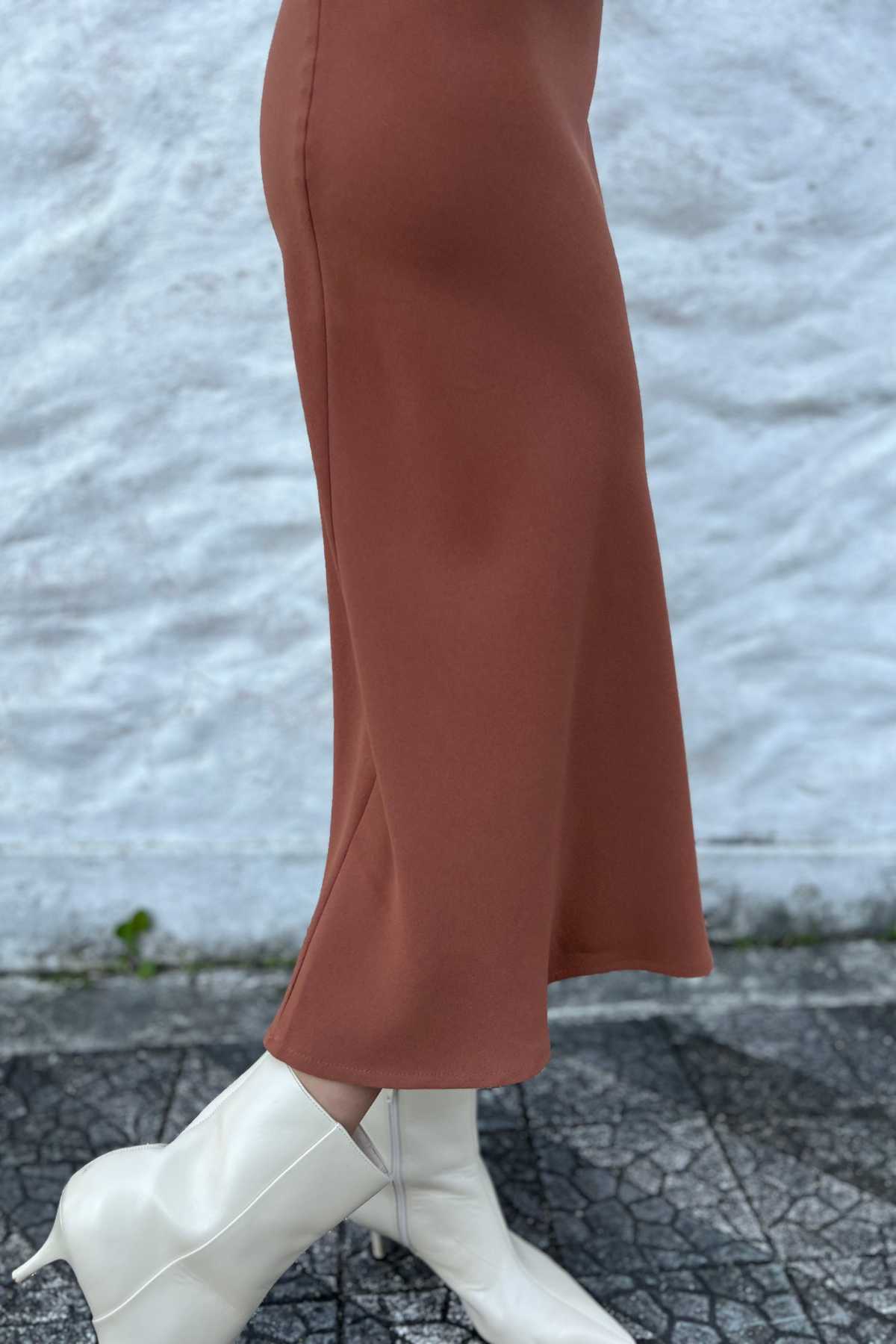 Vestido Midi Decote V e Alças Finas Betania
