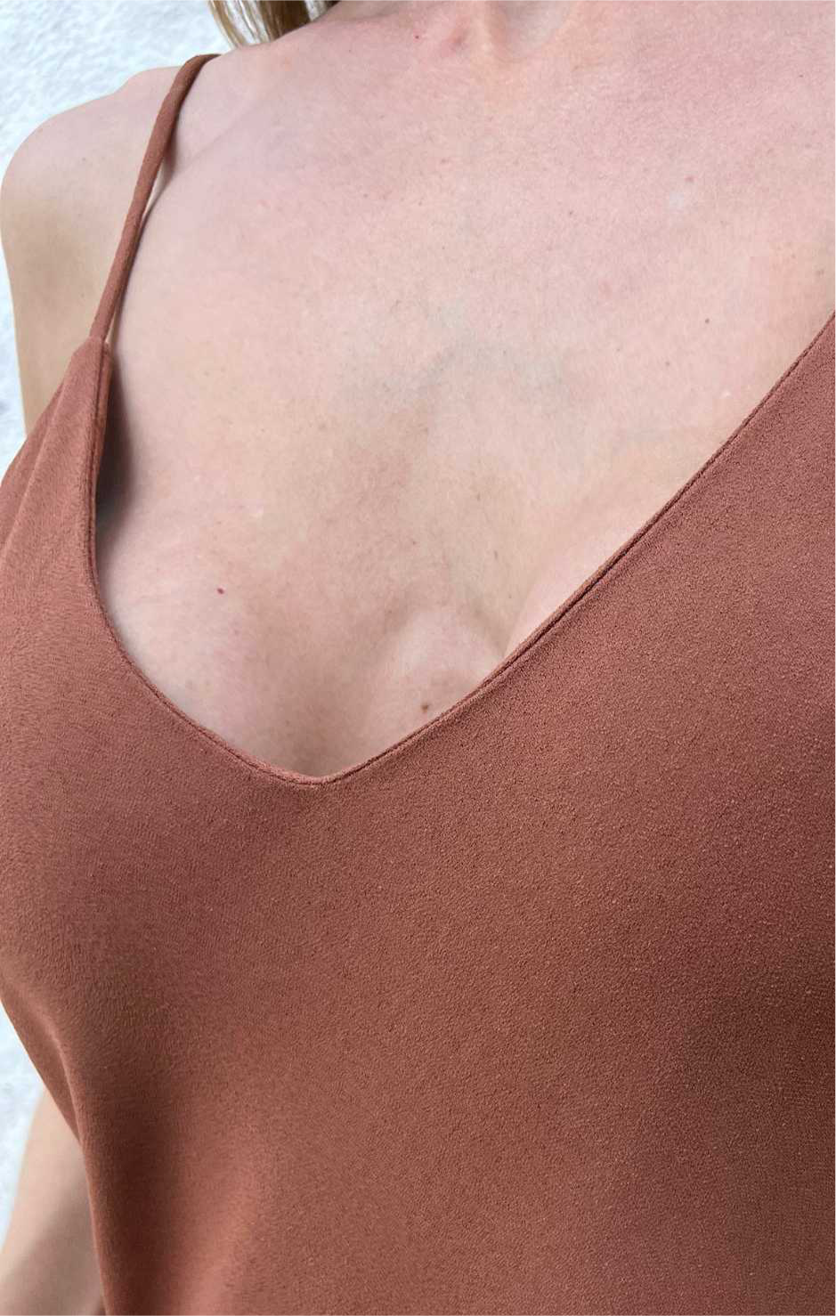 Vestido Midi Decote V e Alças Finas Betania