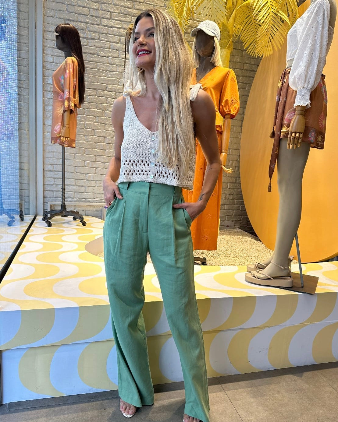 Calça Alfaiataria com Pregas Raissa