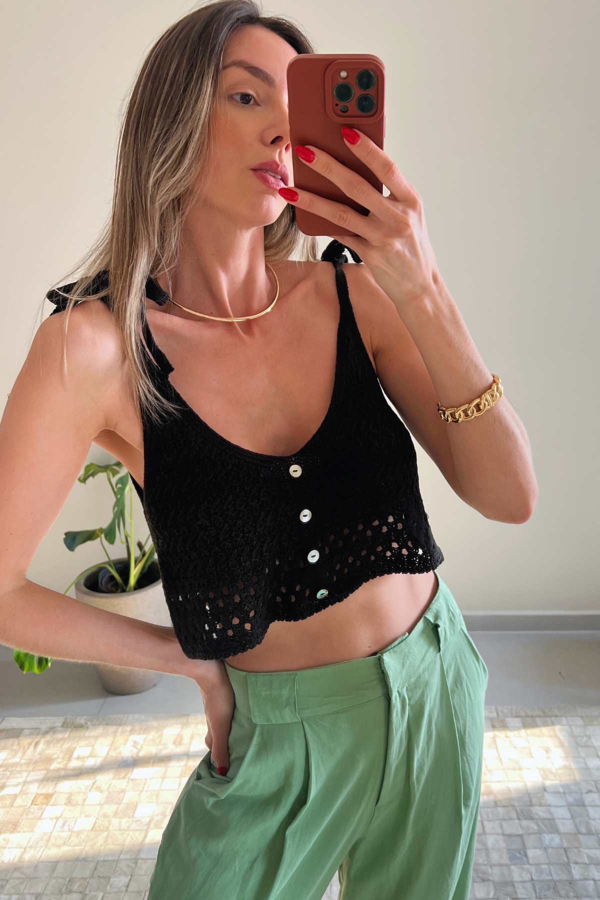 Top em Tricô com Botões e Alças de Amarrar Mel