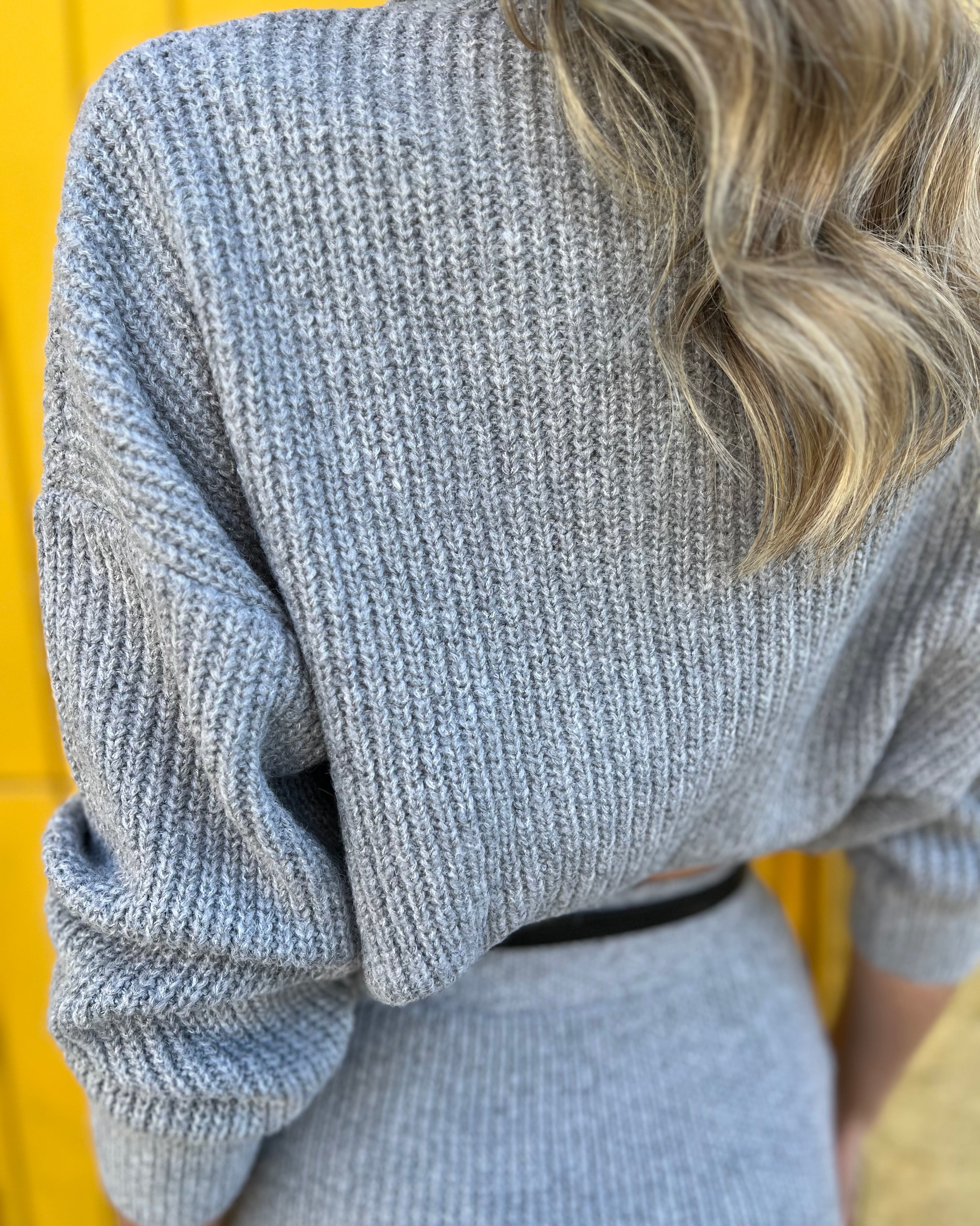 Conjunto Saia Midi e Trico Gola Alta