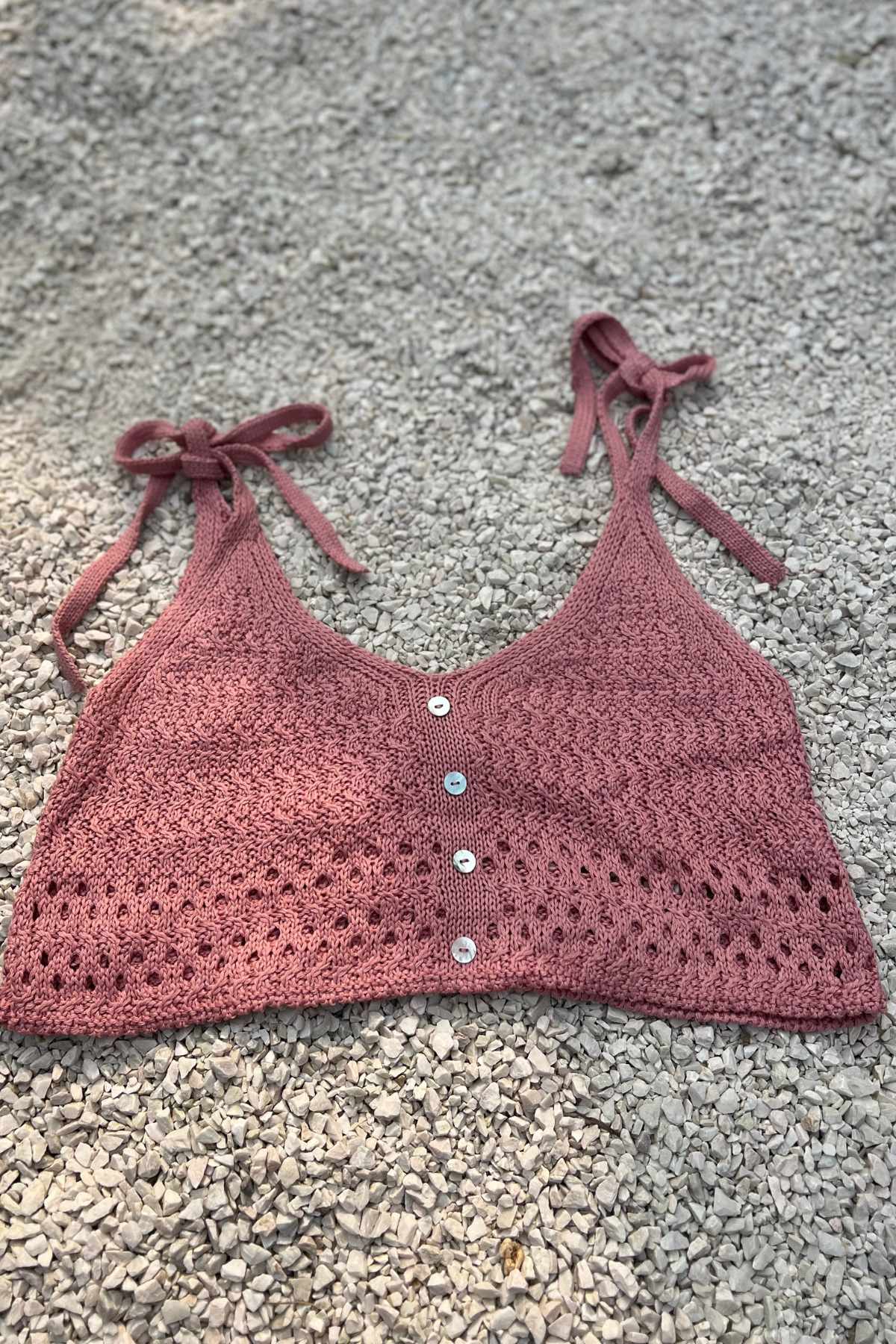 Top em Tricô com Botões e Alças de Amarrar Mel