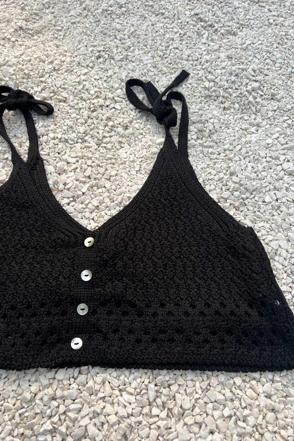 Top em Tricô com Botões e Alças de Amarrar Mel