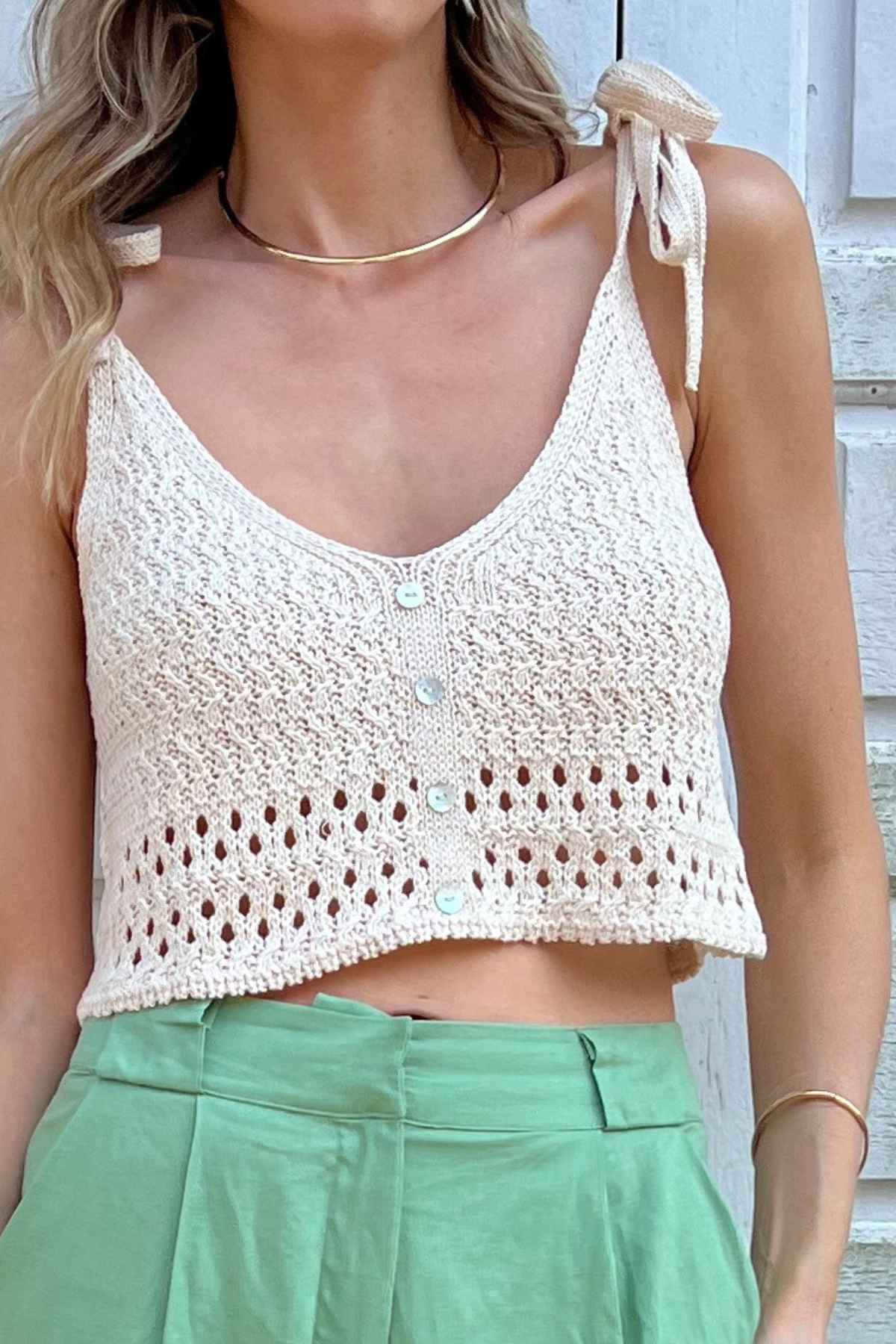 Top em Tricô com Botões e Alças de Amarrar Mel