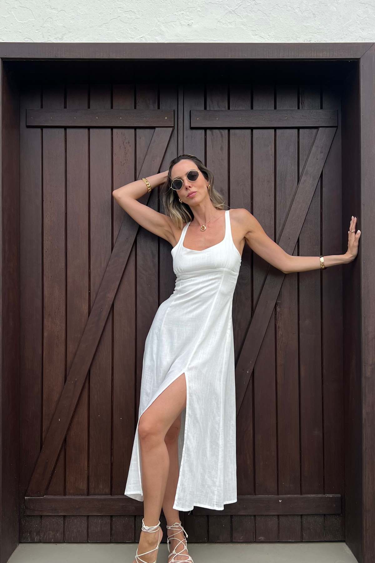 Vestido Midi com Fenda e Alça Larga Nai