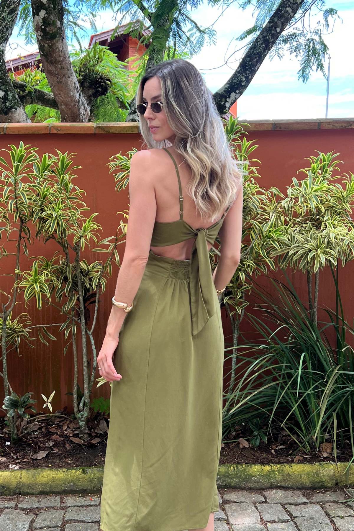 Vestido Midi Com Busto Estruturado E Fenda Agata