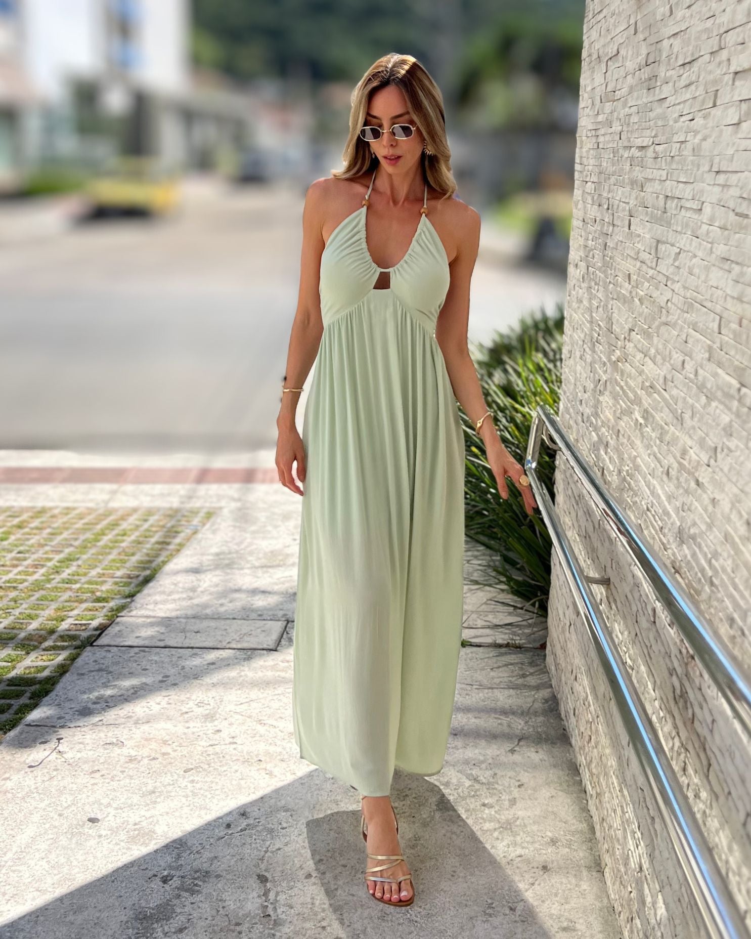 Vestido Midi Alongado com Amarração e Decote V Brisa