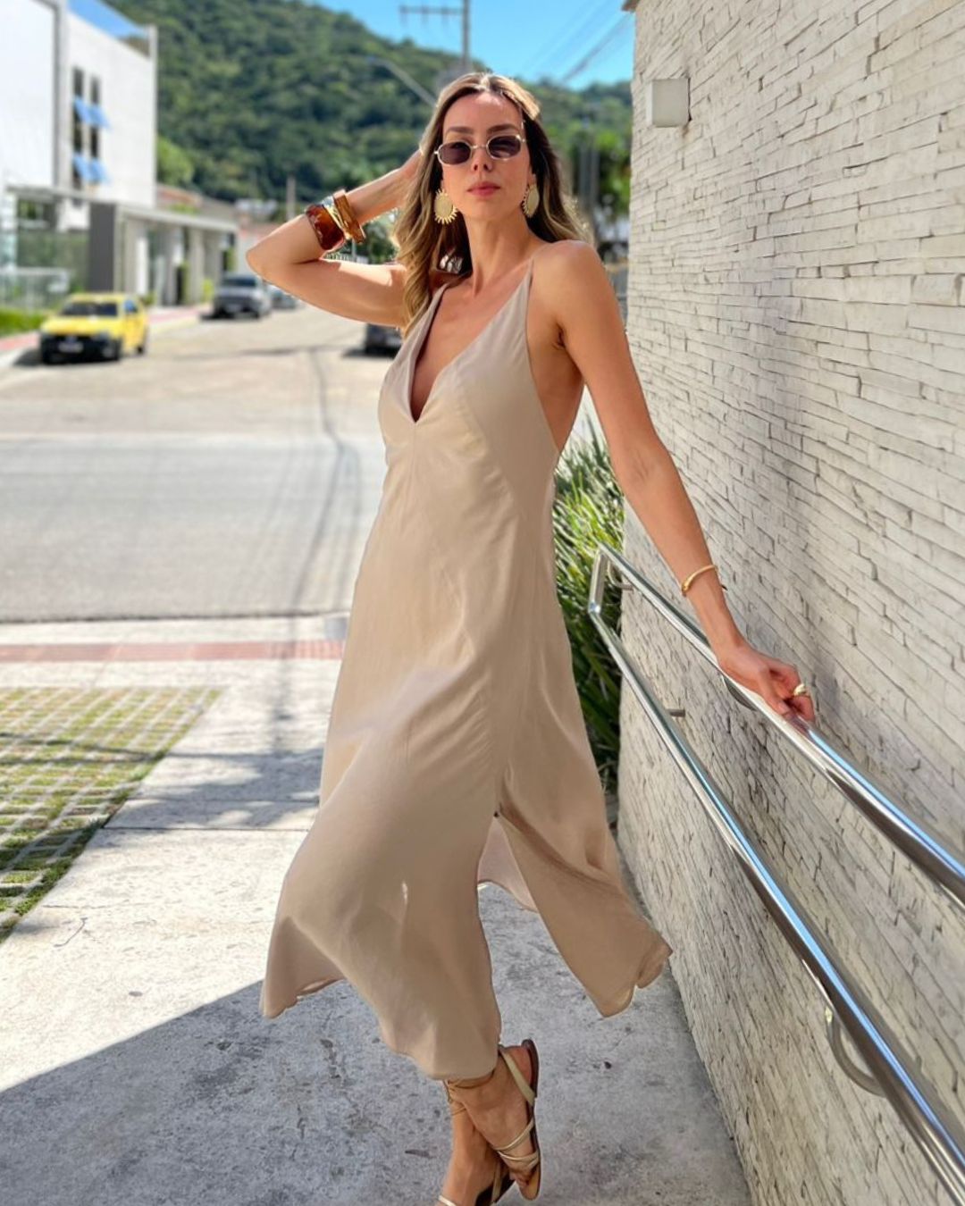 Vestido Midi Alongado com Fendas Laterais Celeste