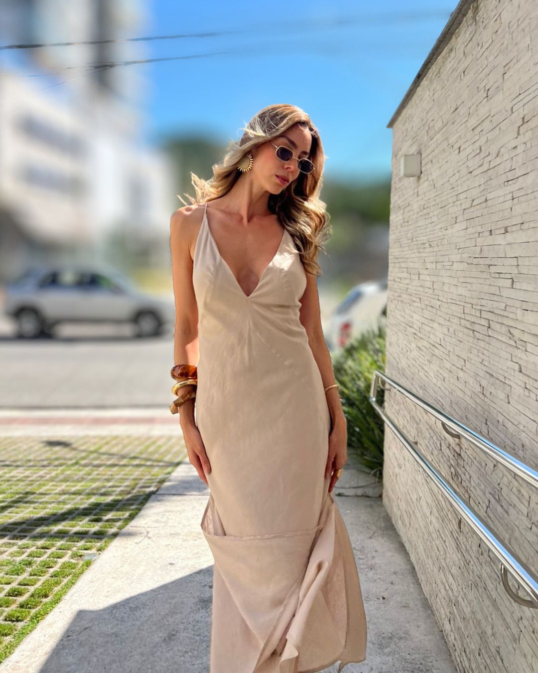 Vestido Midi Alongado com Fendas Laterais Celeste