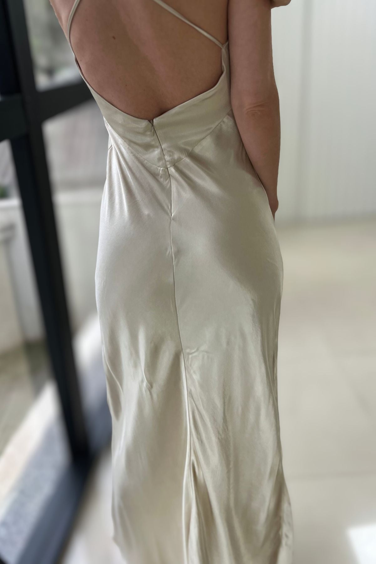 Vestido Longo Acetinado Decote V Mila