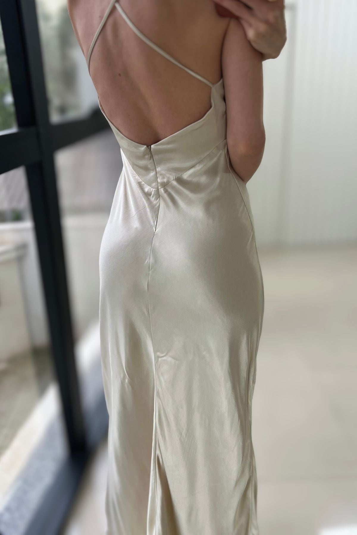 Vestido Longo Acetinado Decote V Mila