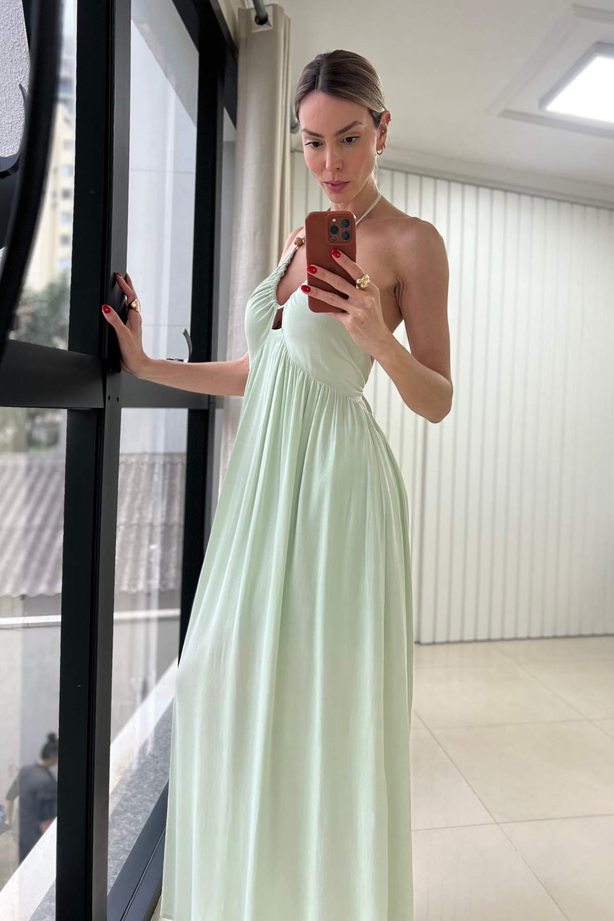 Vestido Midi Alongado com Amarração e Decote V Brisa