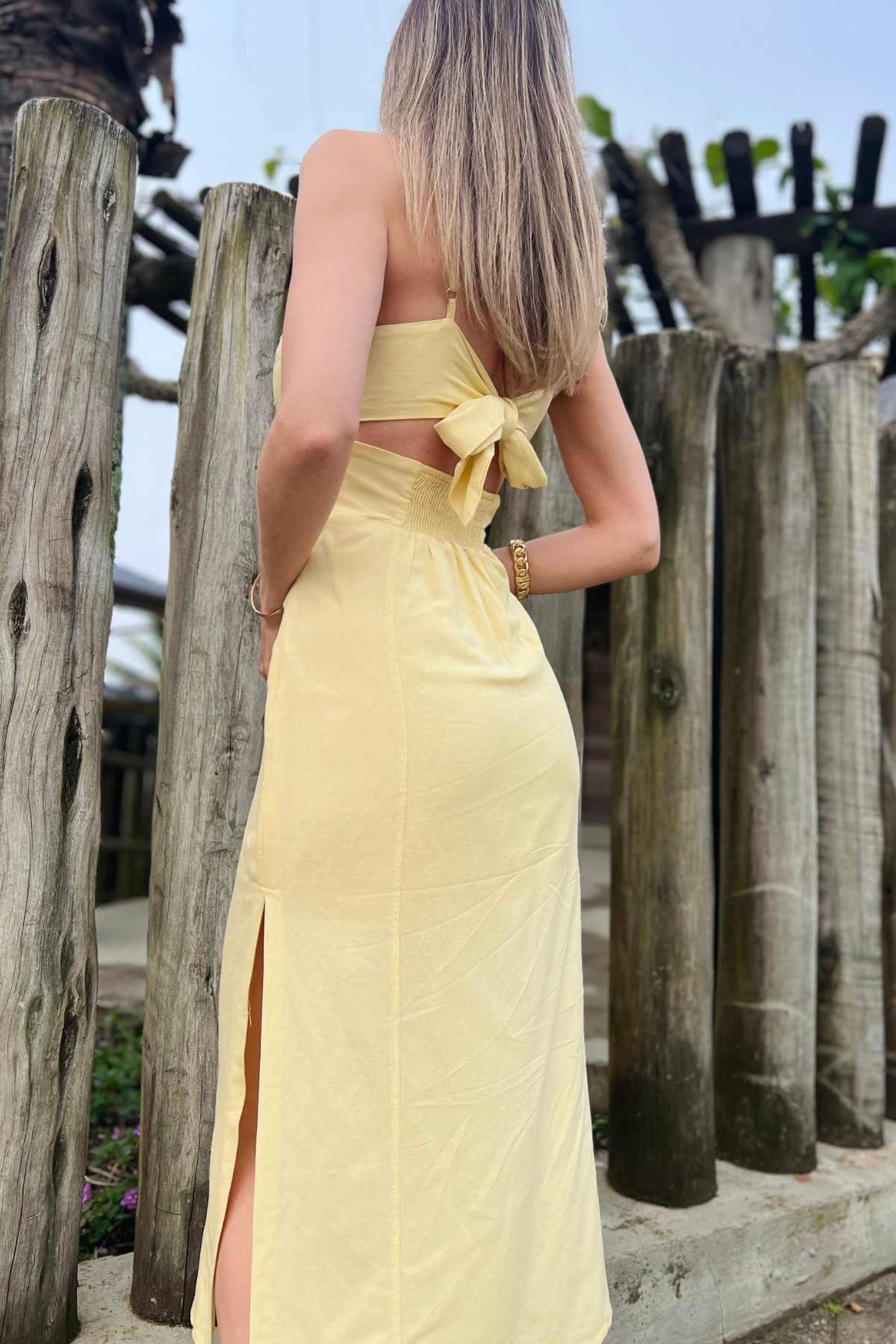 Vestido Midi Com Busto Estruturado E Fenda Agata