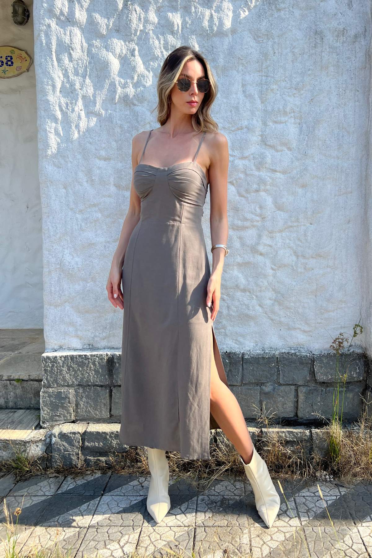 Vestido Midi Com Busto Estruturado E Fenda Agata