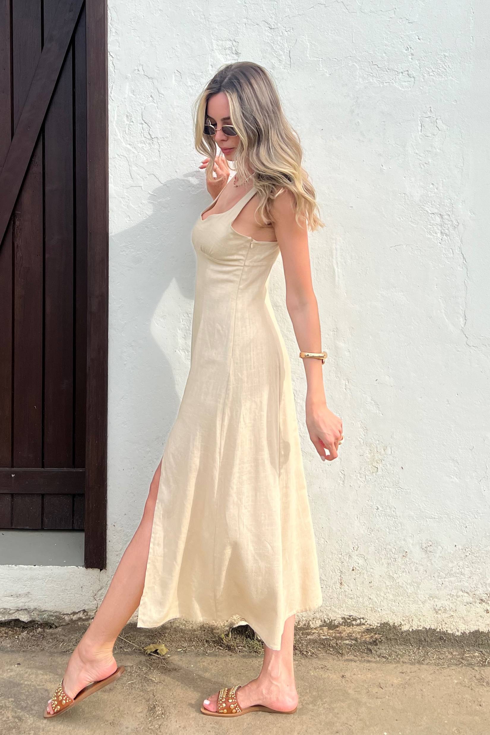 Vestido Midi com Fenda e Alça Larga Nai