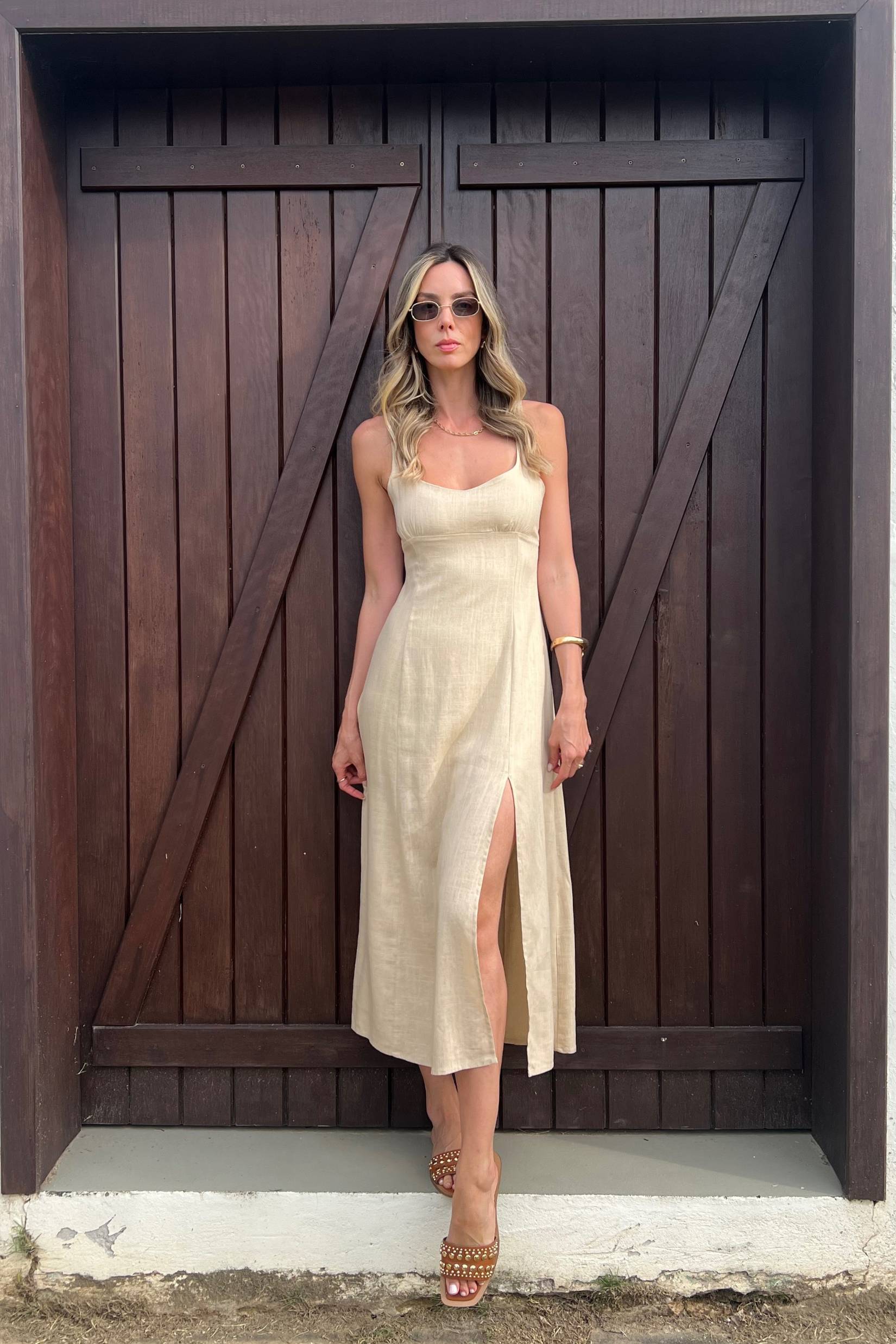 Vestido Midi com Fenda e Alça Larga Nai