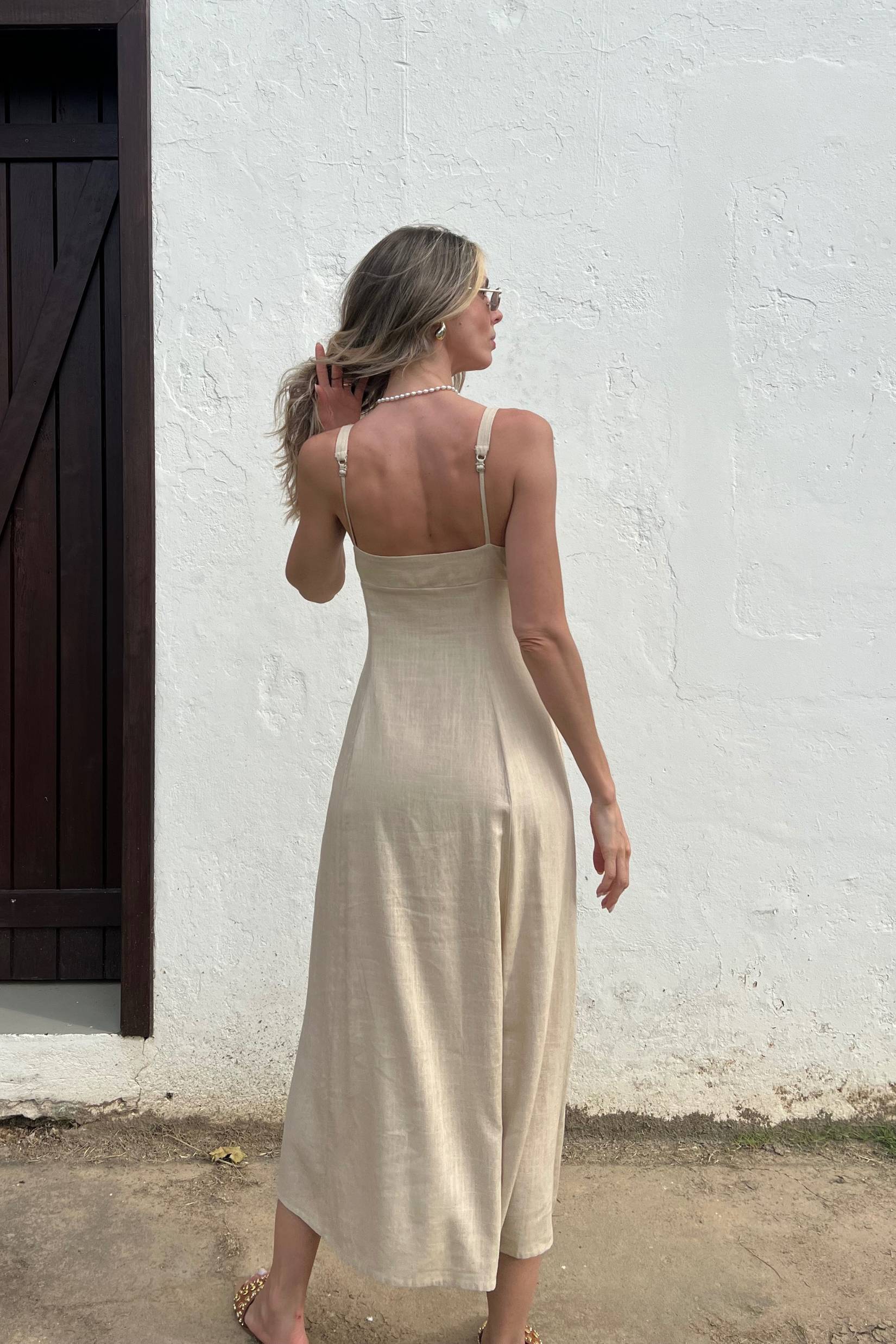 Vestido Midi com Fenda e Alça Larga Nai