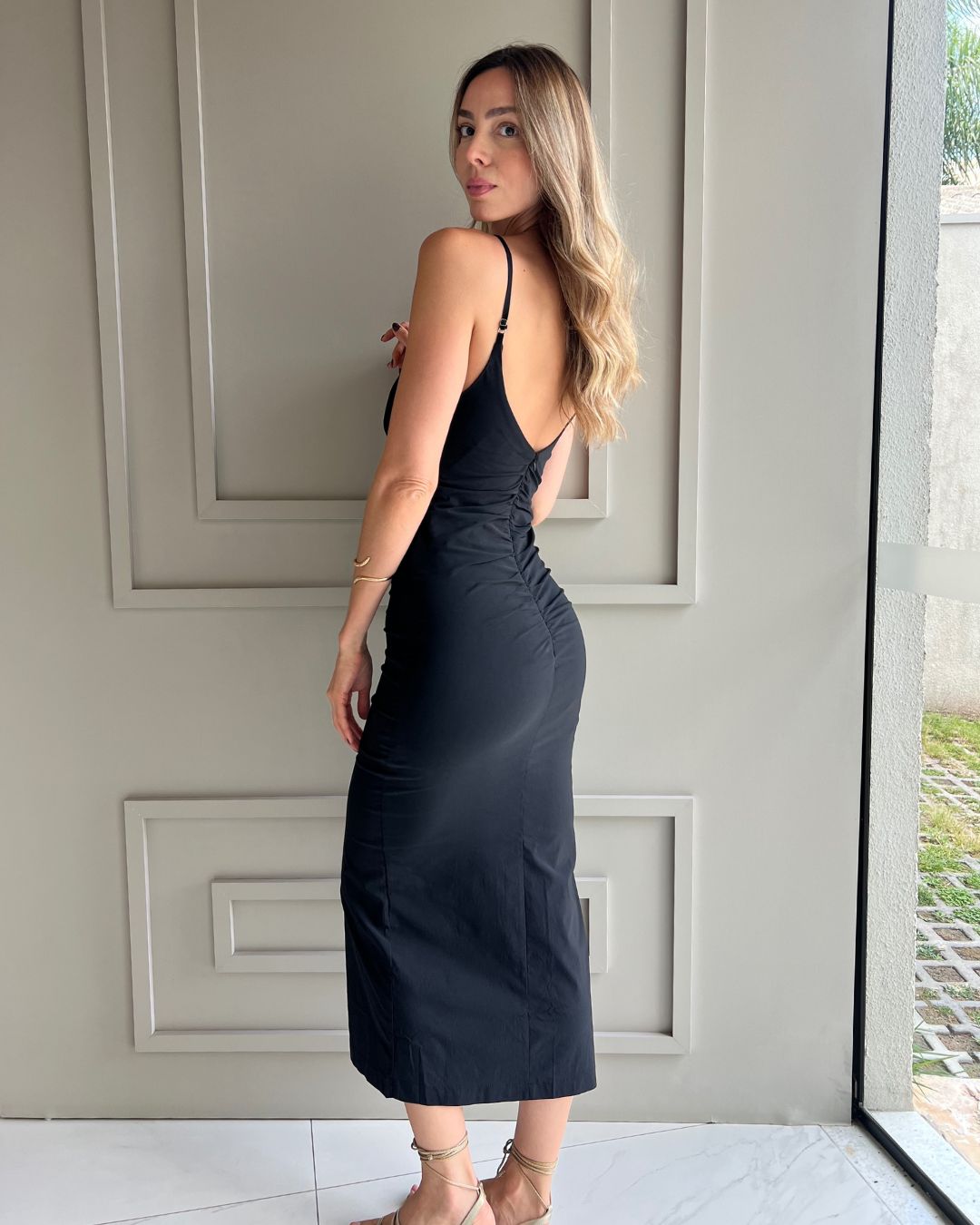 Vestido Midi Franzido Fenda Frontal Sarah