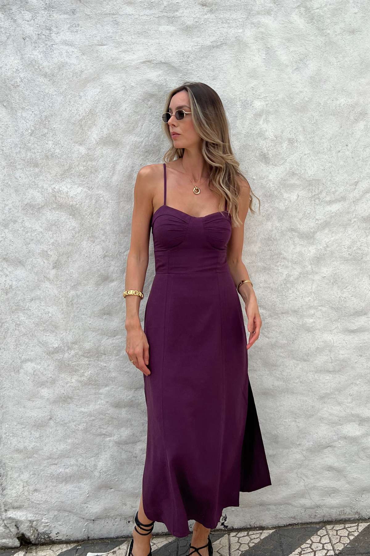 Vestido Midi Com Busto Estruturado E Fenda Agata