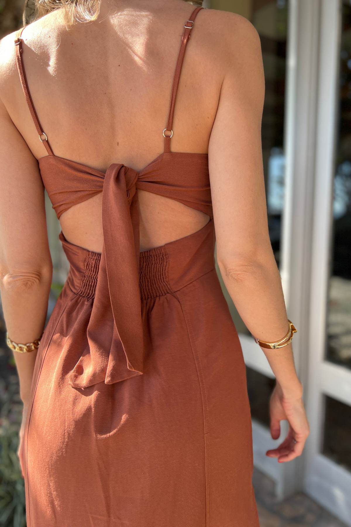 Vestido Midi Com Busto Estruturado E Fenda Agata