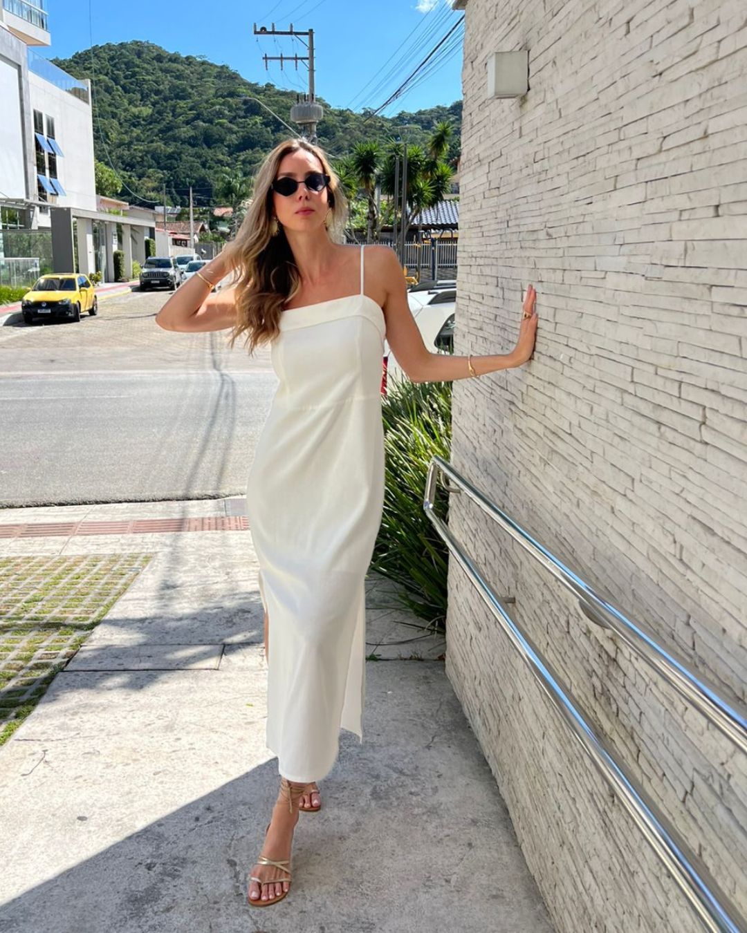 Vestido Longuete em Linho e Viscose com Decote Reto Dobrado Liana