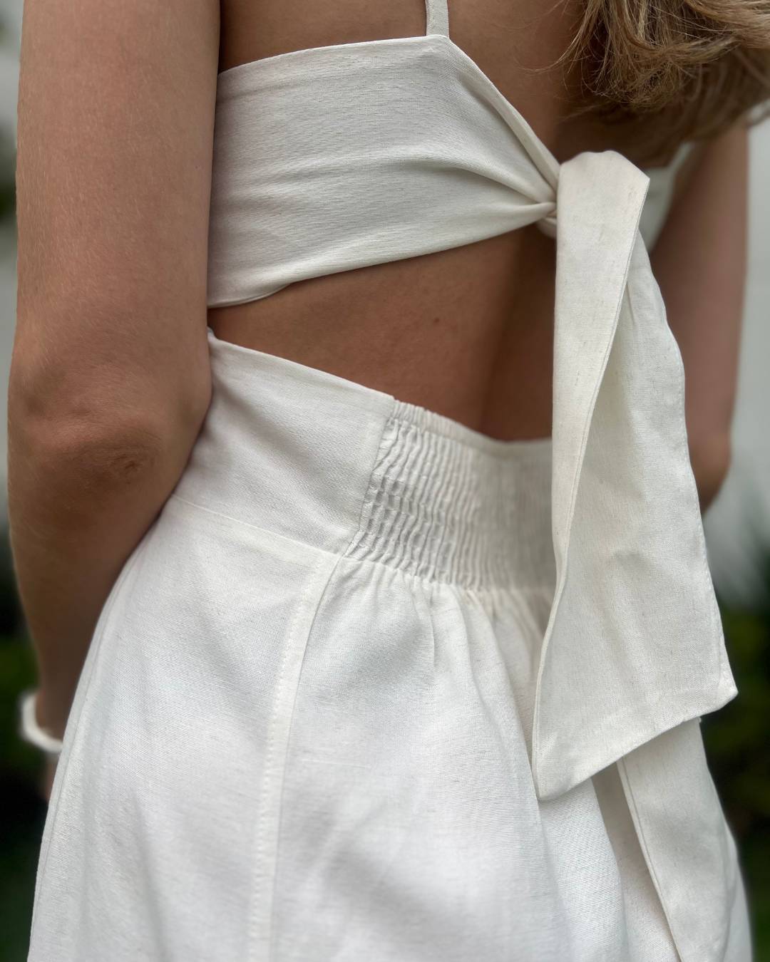 Vestido Midi Com Busto Estruturado E Fenda Agata