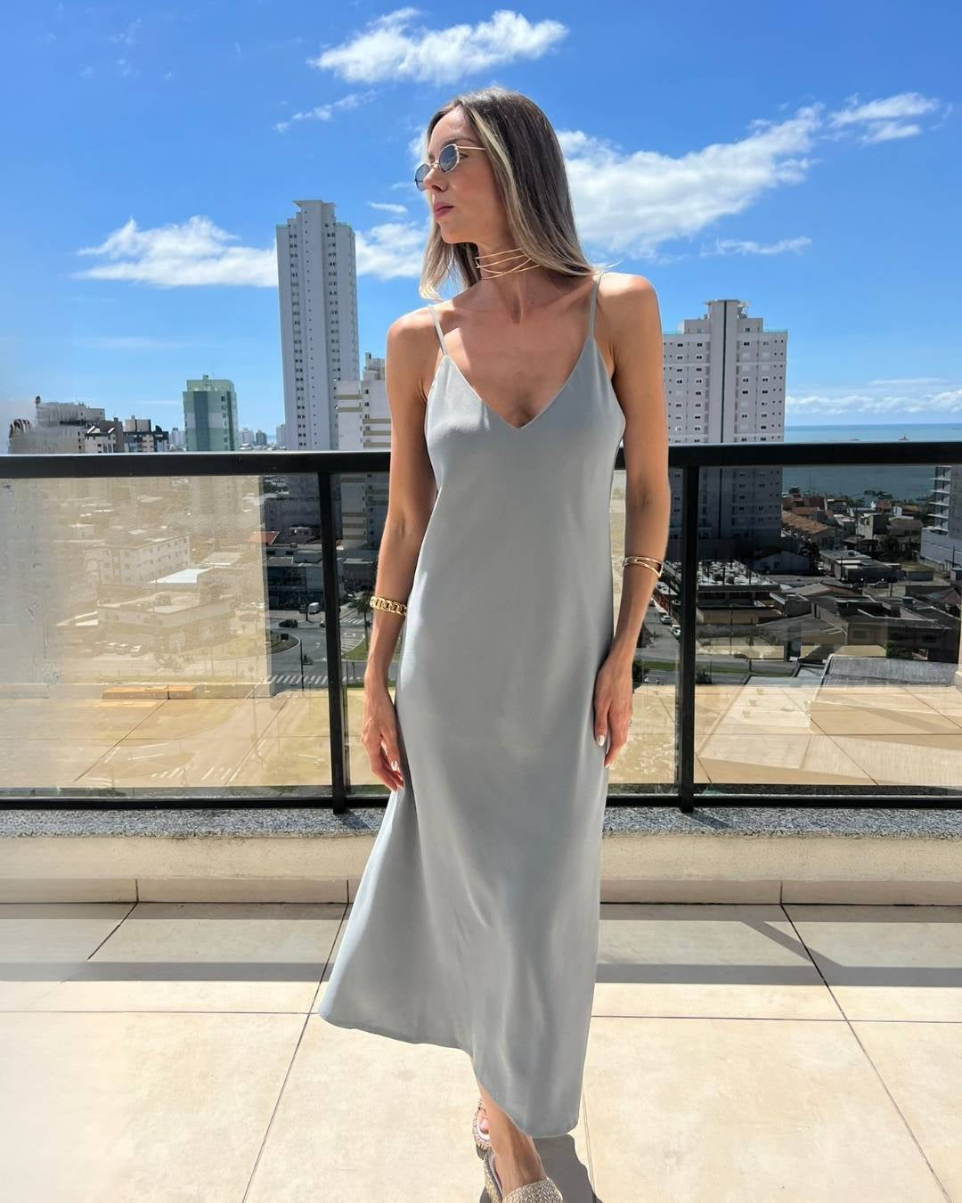 Vestido Midi Decote V e Alças Finas Betania