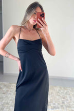 Vestido Midi Acetinado Costas Abertas e Fendas Kate