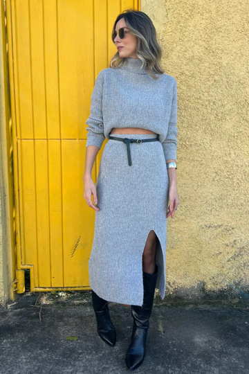 Conjunto Saia Midi e Trico Gola Alta