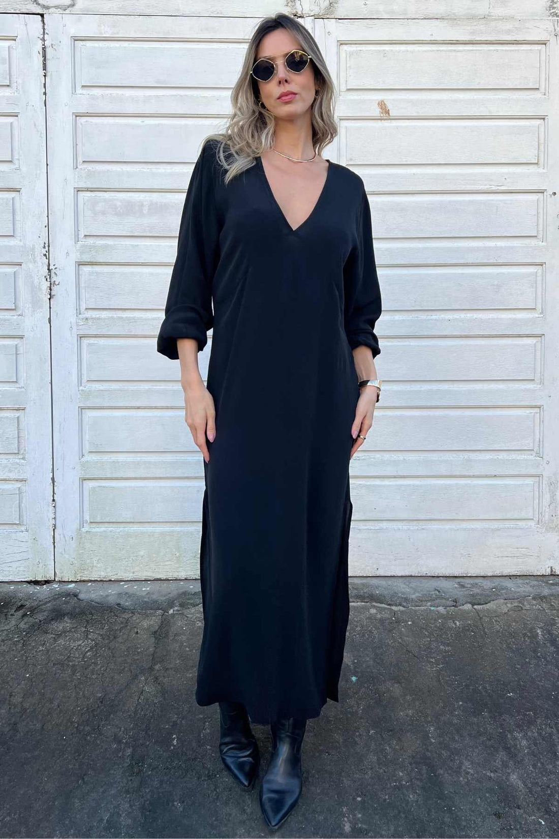 Vestido Amplo Decote V com Fenda Vanessa