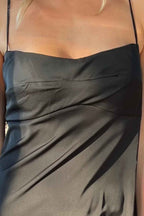 Vestido Midi Acetinado Costas Abertas e Fendas Kate