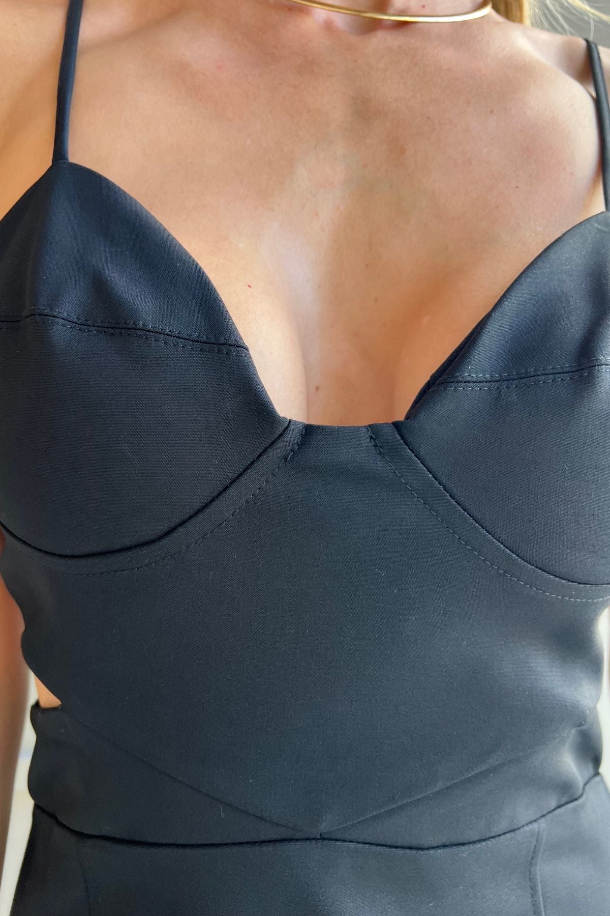 Vestido Curto Recortes Nina