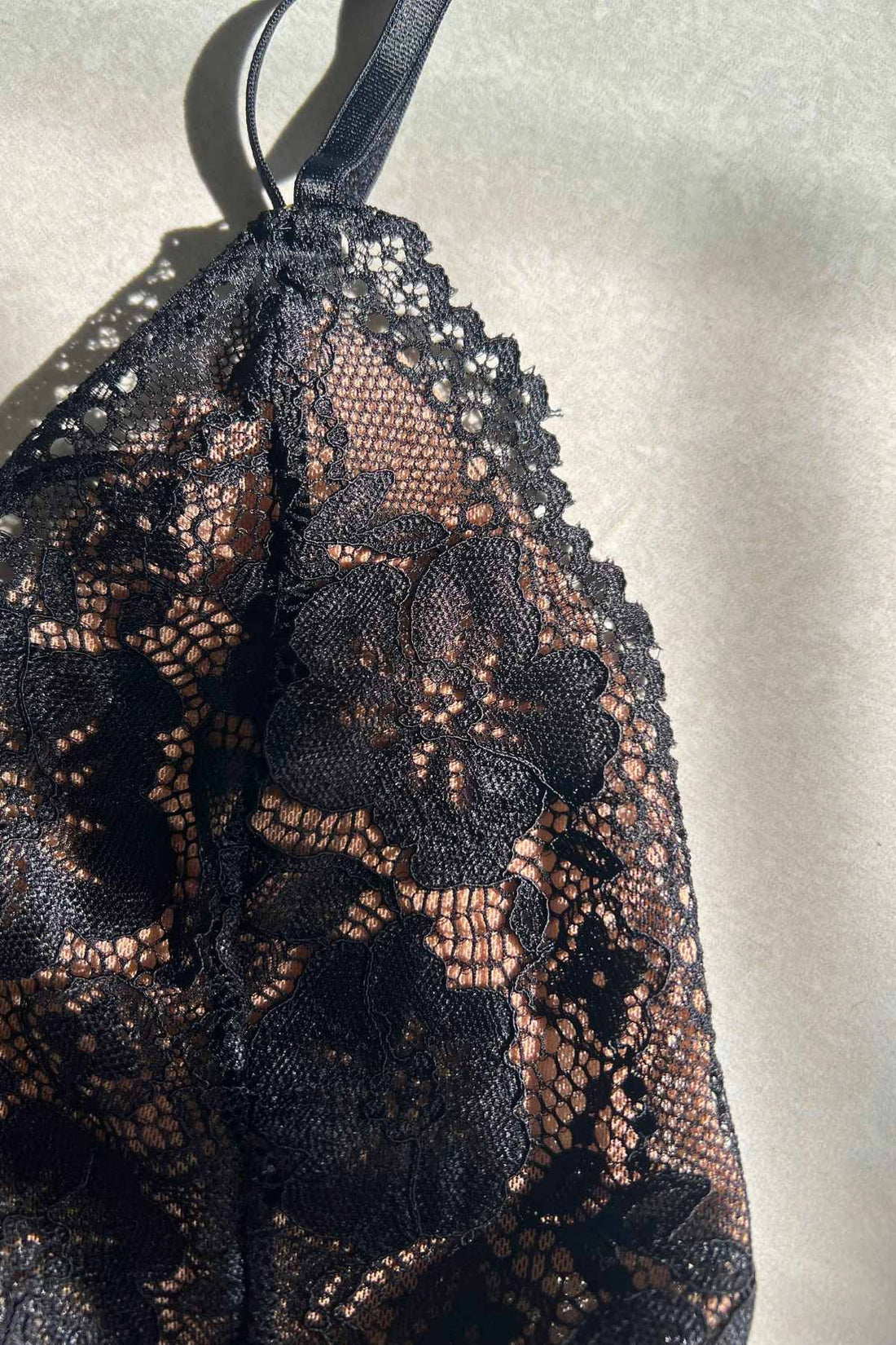 Top de Renda com Alça Regulável Eloá